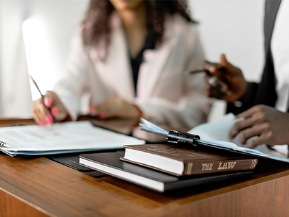 【以案普法】通讯营业厅业务员贩卖一百余名客户的手机号、验证码，法院判了！